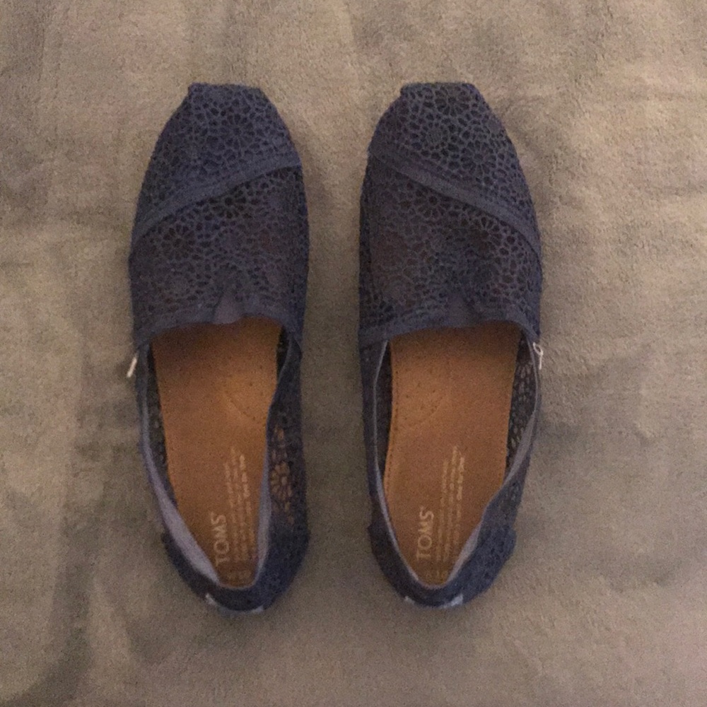 Navy lace Toms